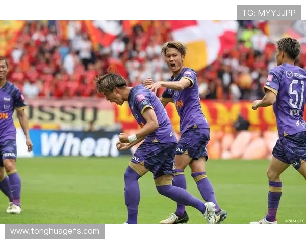 阪樱花与广岛三箭激战正酣谁能在这场对决中笑到最后